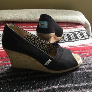Tom’s Espadrille Wedges